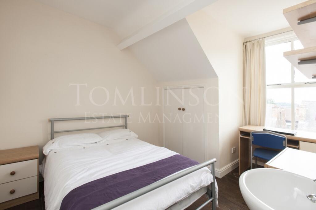 A bright and tidy double bedroom featuring a co...