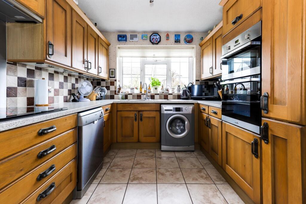 Kitchen.JPG