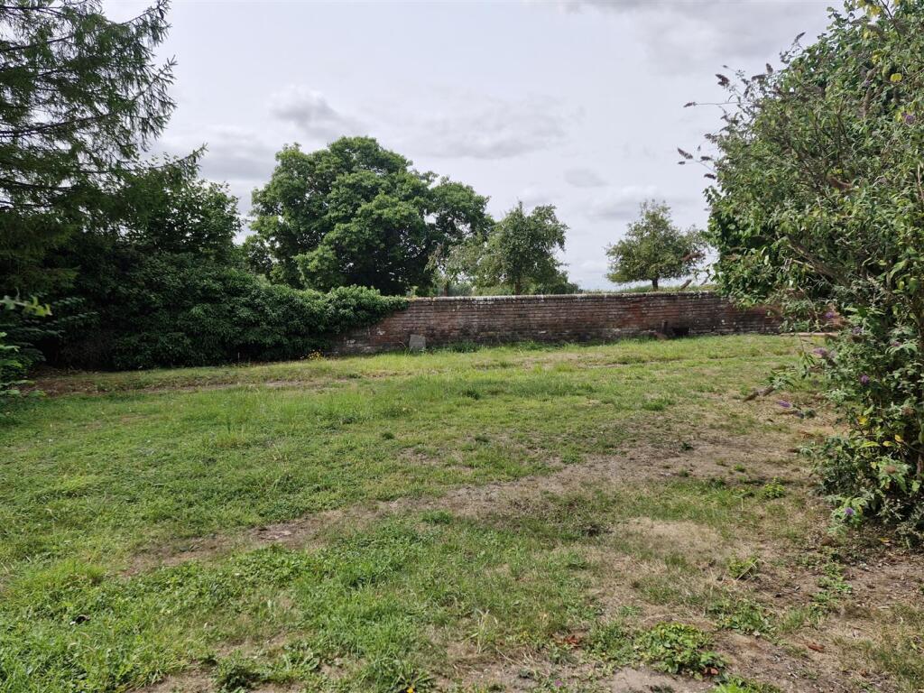 walled garden.jpg