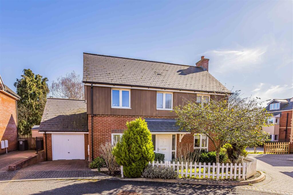 32 Longcroft Way, Havant-Small-PorticoMarketing-Ne