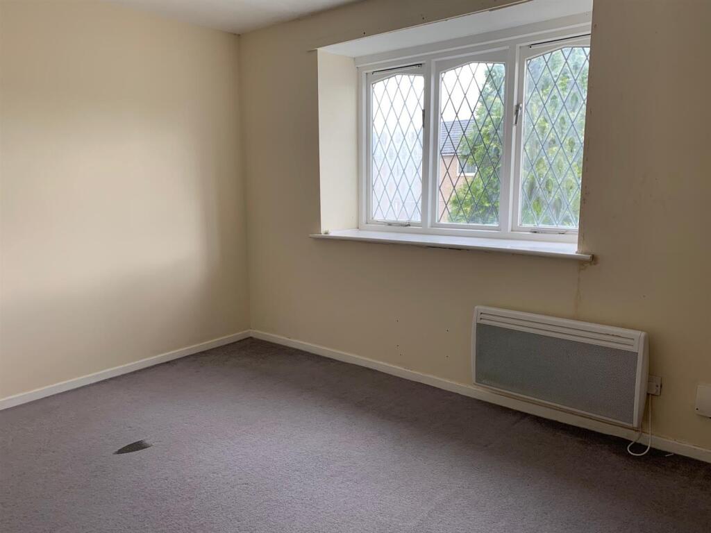 2 Bronte Court Bedroom.jpg