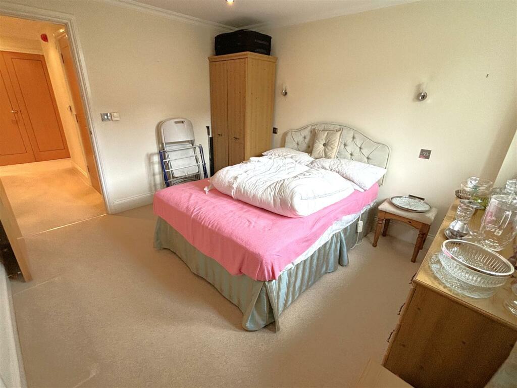 Bedroom 2 (2).jpeg