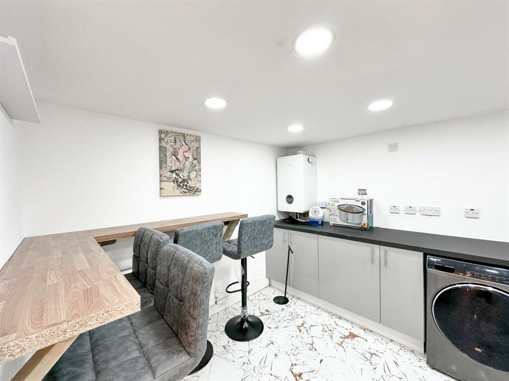 Staycasa Accommodation Manchester Carrill  2024AUG