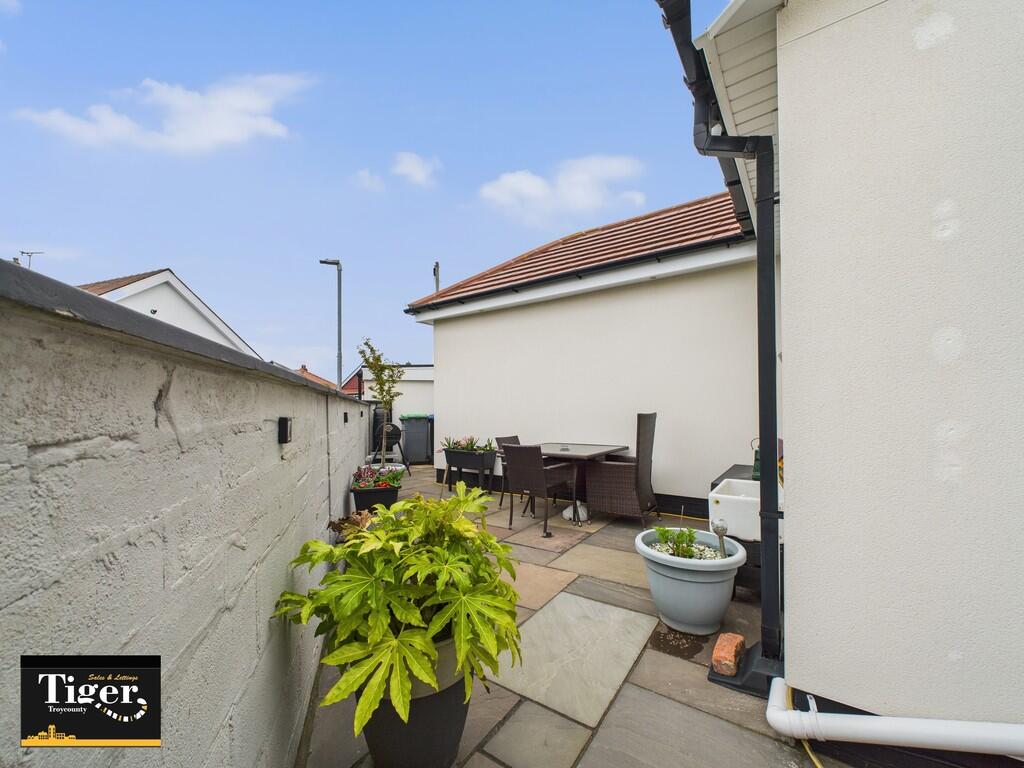 CAM02176G0-PR0552...