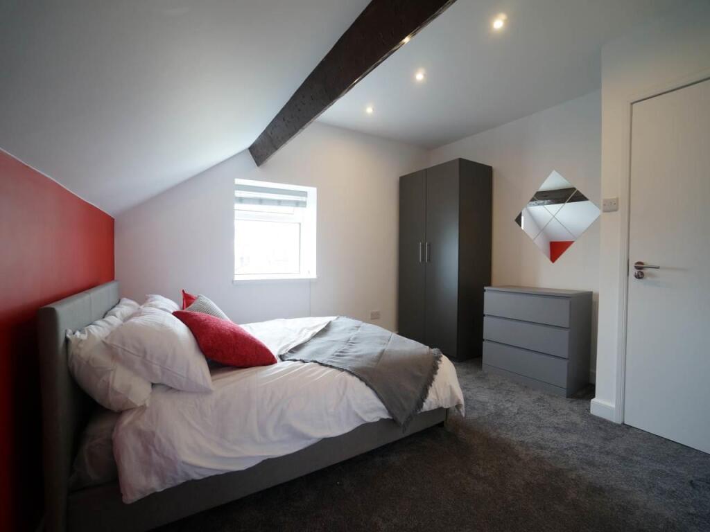 Bedroom 5-1.JPG