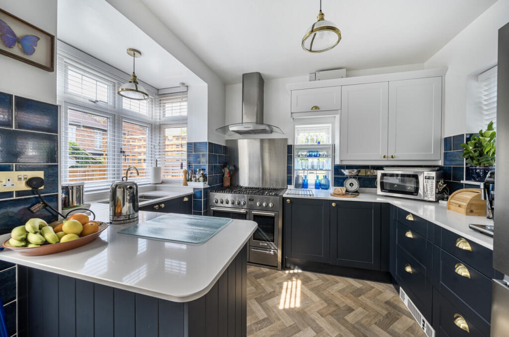 1305343-18-684323...