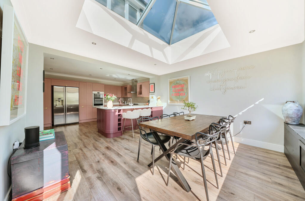 1319669-5-686d5af...