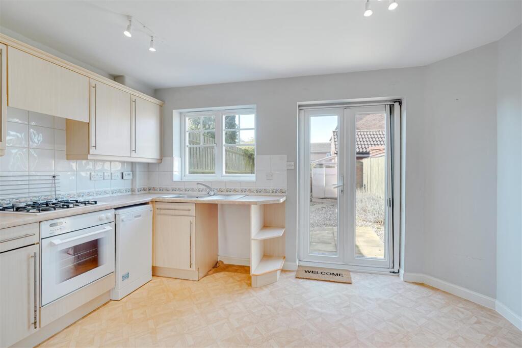 12 Heasman Cl, Newmarket--3.jpg