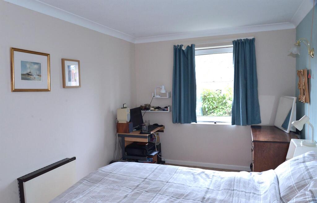 bedroom 23.jpg
