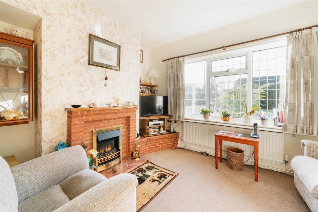 Living Room-2.jpg