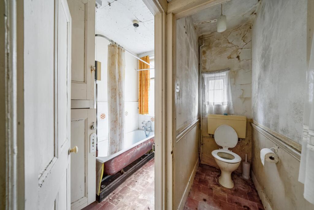 129 Linden Avenue, Ruislip, Middlesex, HA4 8TY