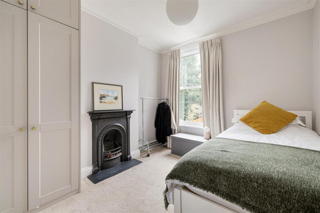 Connaught Road E11