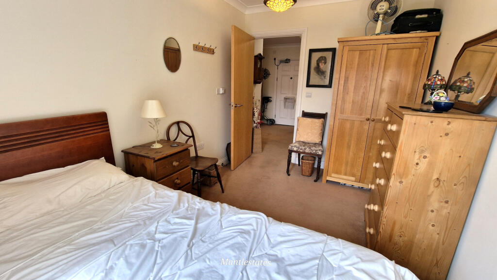 BEDROOM 2