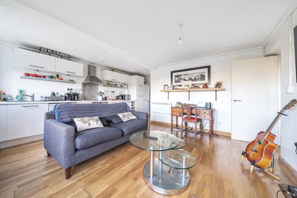 Sitting Room/Kitchen