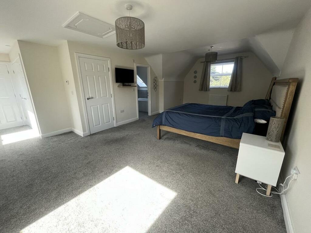 Bedroom 1 - L shaped