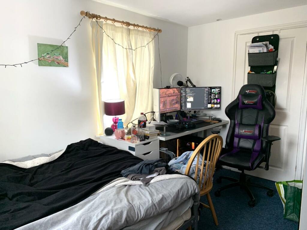 Bedroom 1.JPG
