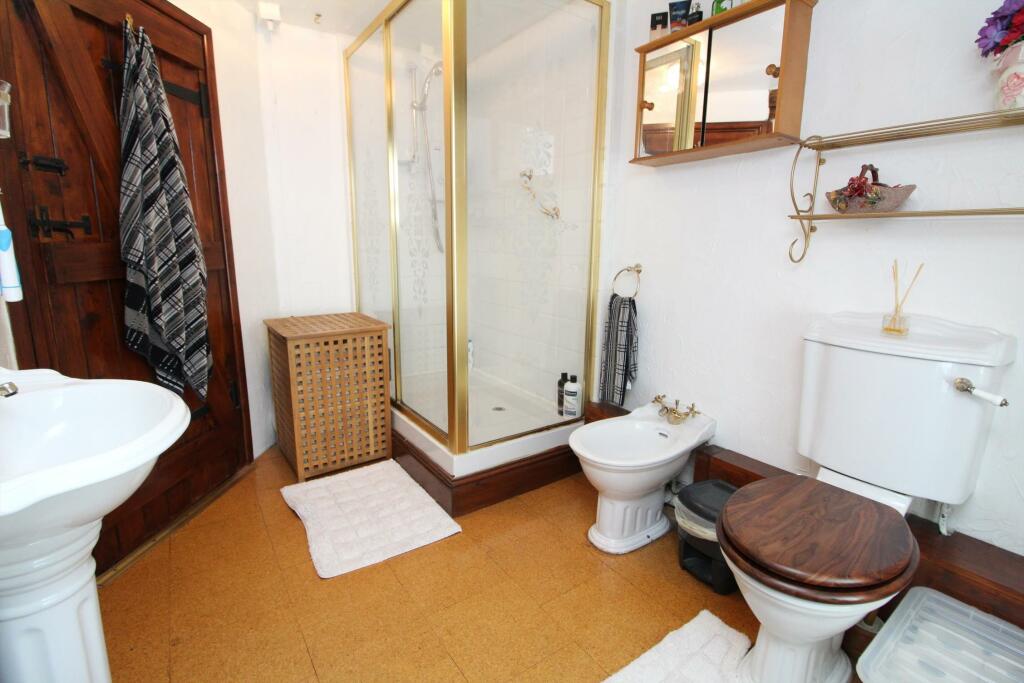 SHOWER ROOM