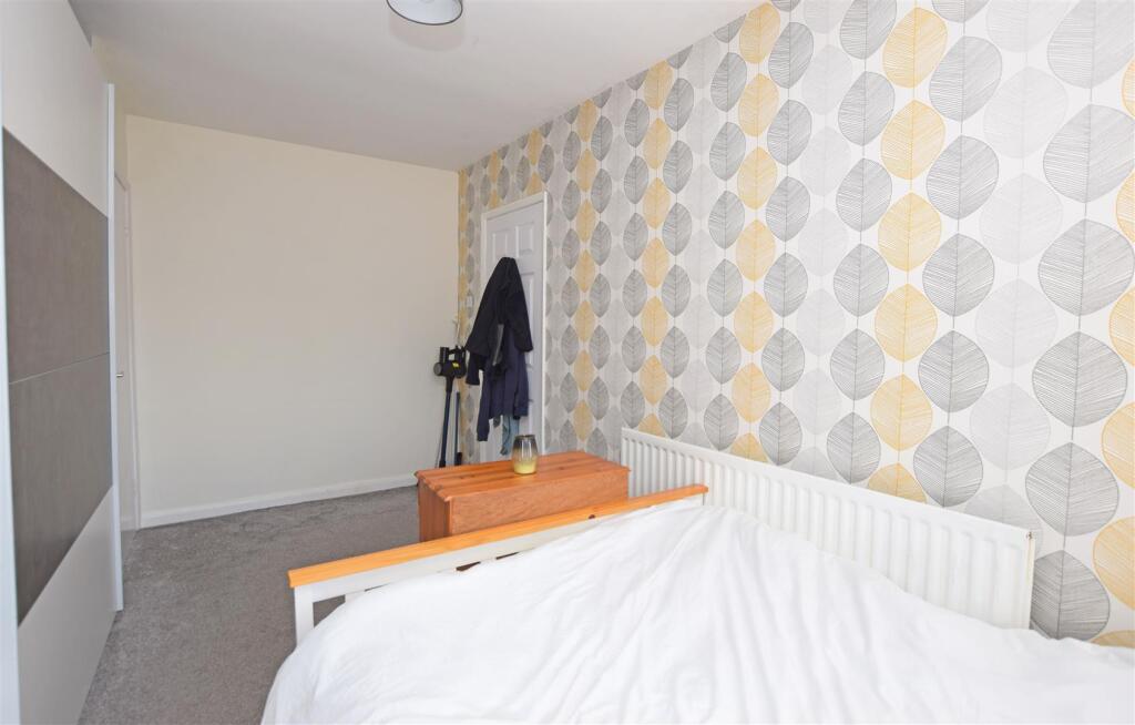 Bedroom 1 V2.JPG