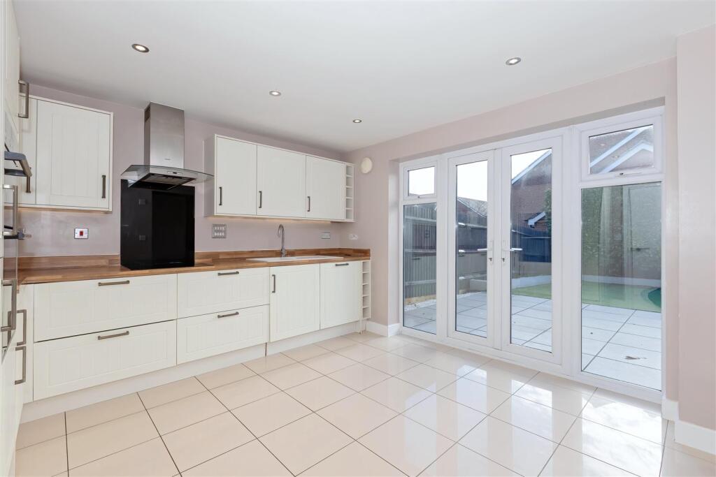 Nightingale Avenue_24.jpg