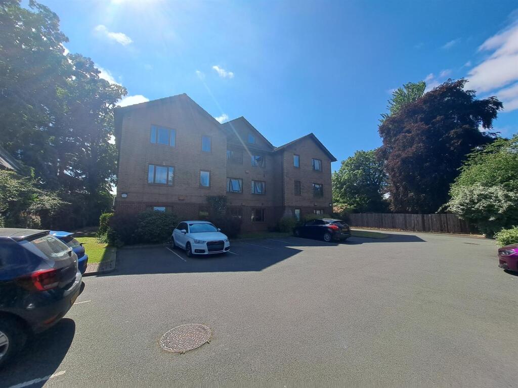 Harlestone Road, Northampton