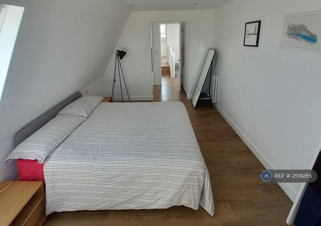 Bedroom 1 - 2nd Floor (View 1)