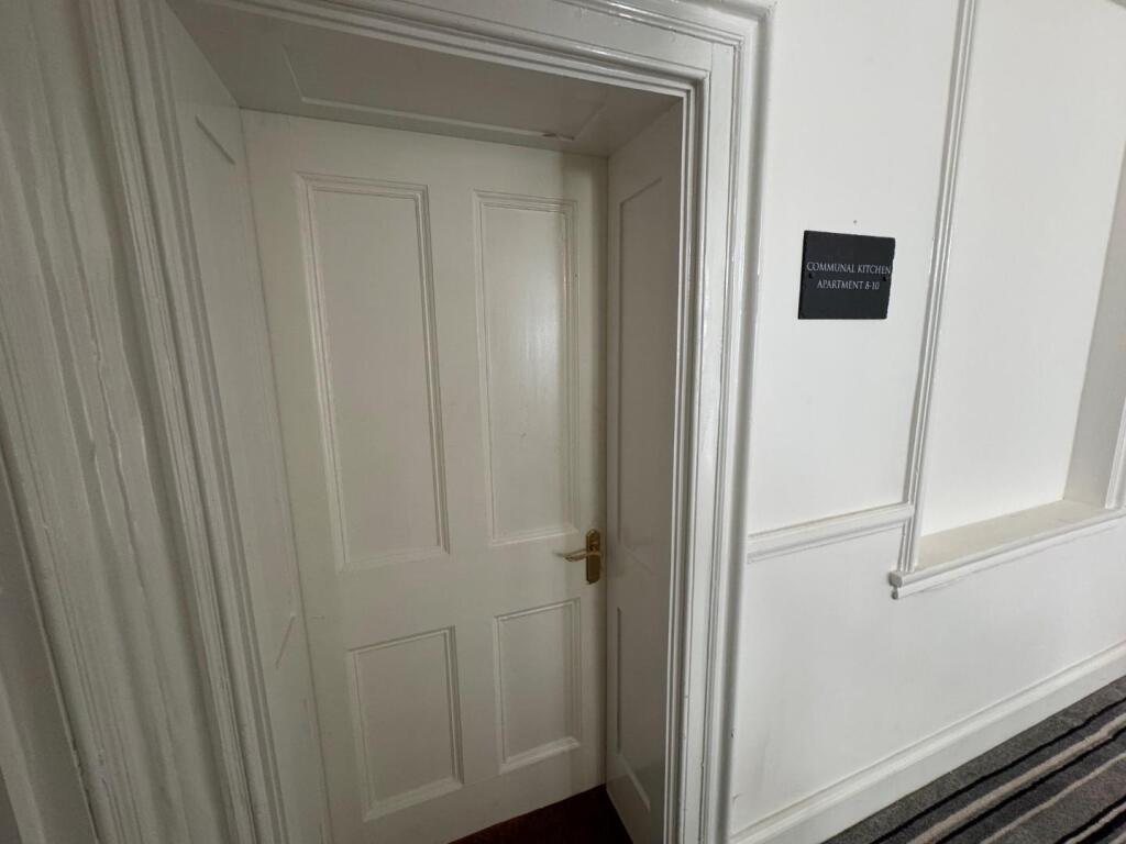 Kitchen for R 8 9 10 - Door.jpg