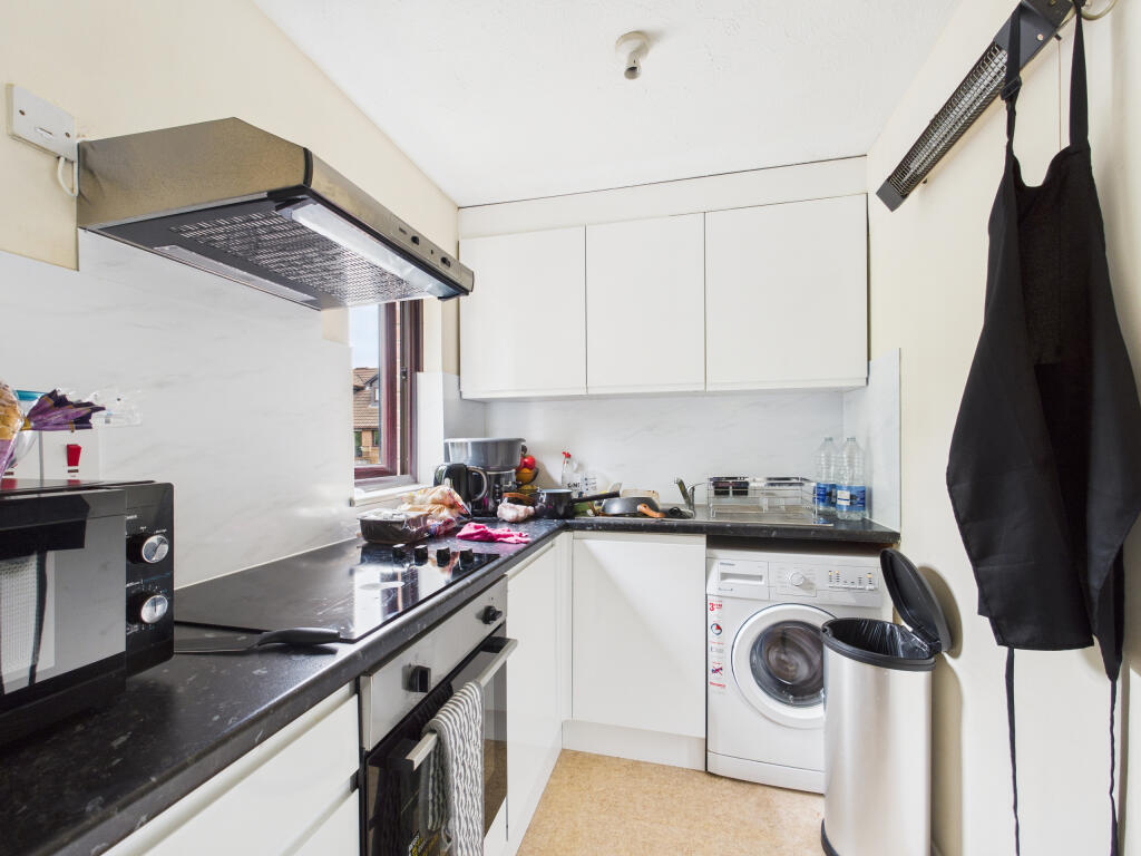 CAM01354G0-PR0581-STILL002