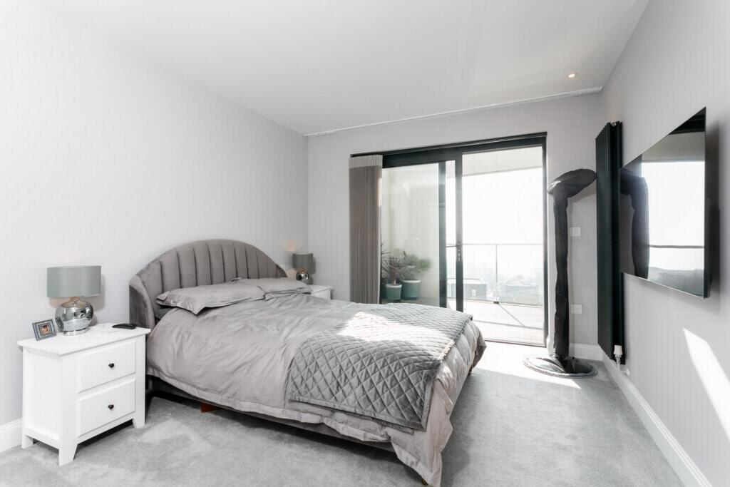 Principal bedroom