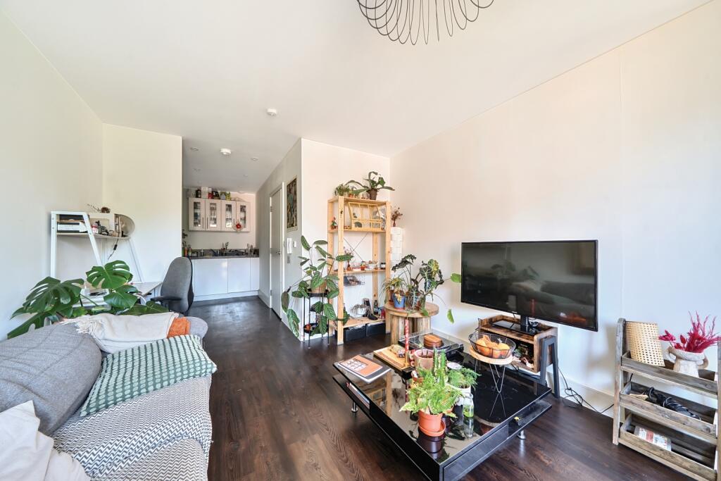 1314887-5-685d5c2...