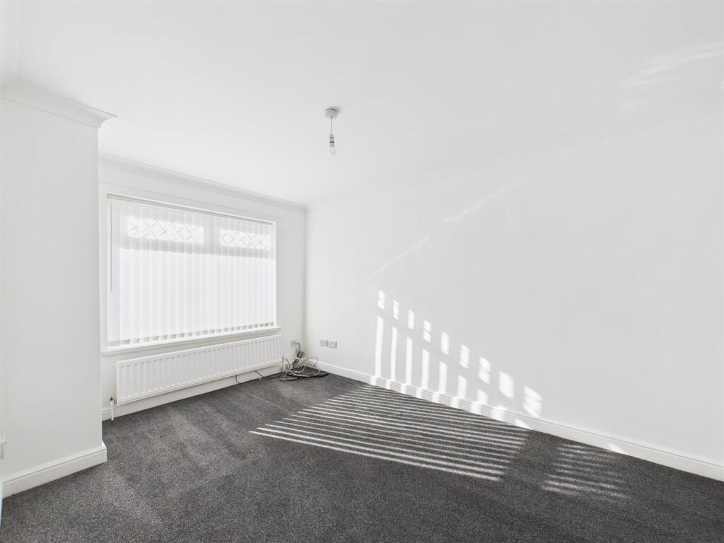 CAM03604G0-PR0136-STILL005.jpg
