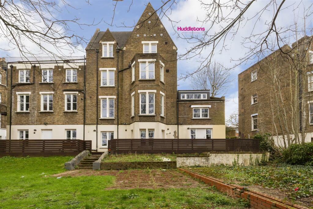 F2, 19 Crescent Road - 14.jpg