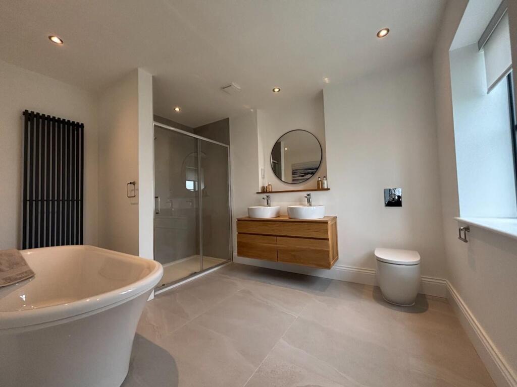 Master En-Suite.jpeg