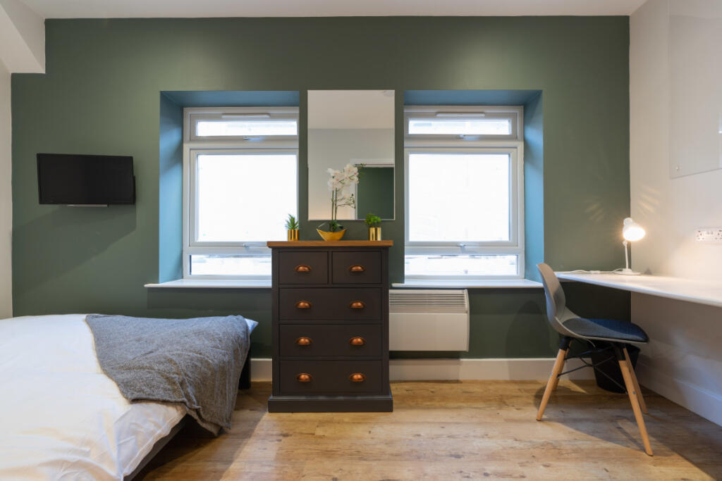 Flat 1, 123 Walter Road Bedroom 1