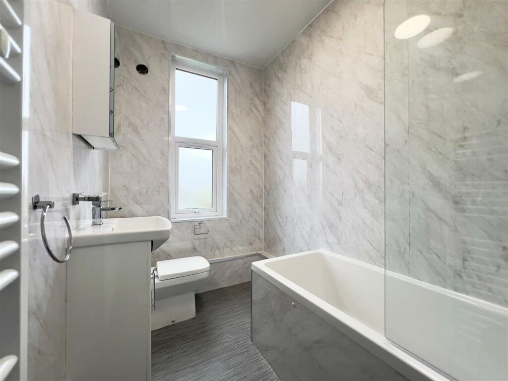 bathroom (1).jpg