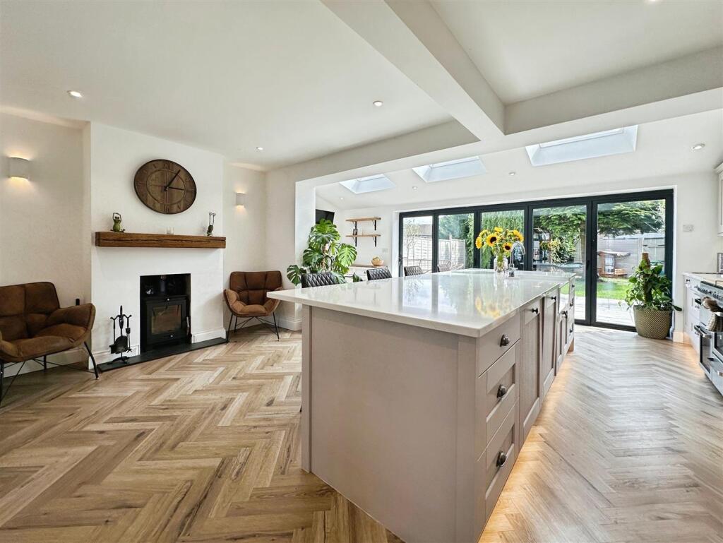 c6365231--464B-B96B-04A6AB962955-61268-000013EA9A8