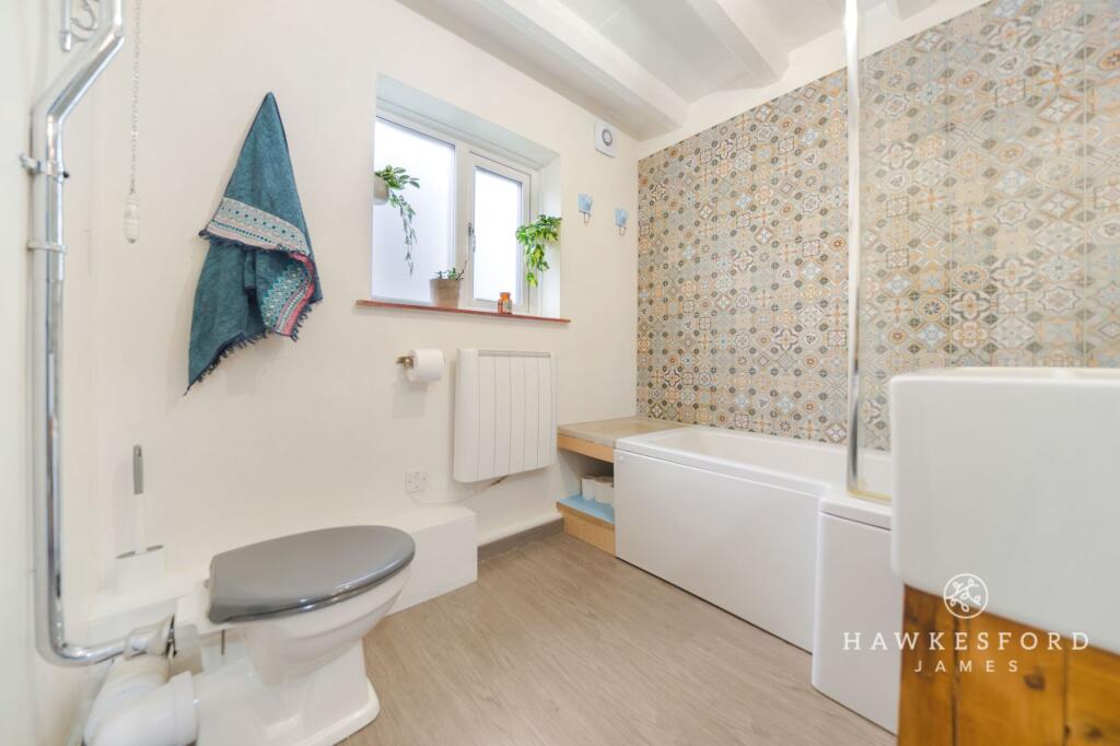 Deerton Street, Teynham - Bathroom