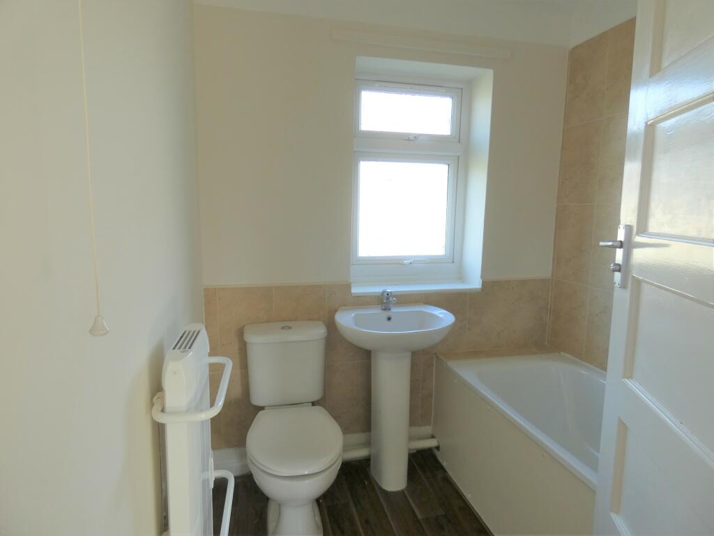 Pic 6 Bathroom.JPG
