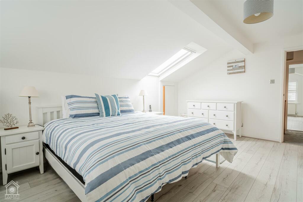 7 Ariel Close bedroom.jpg