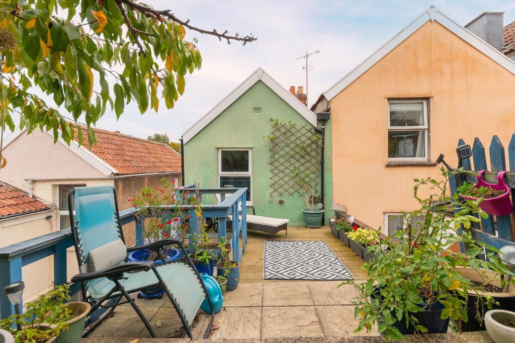 2S0HTN - External I.jpg