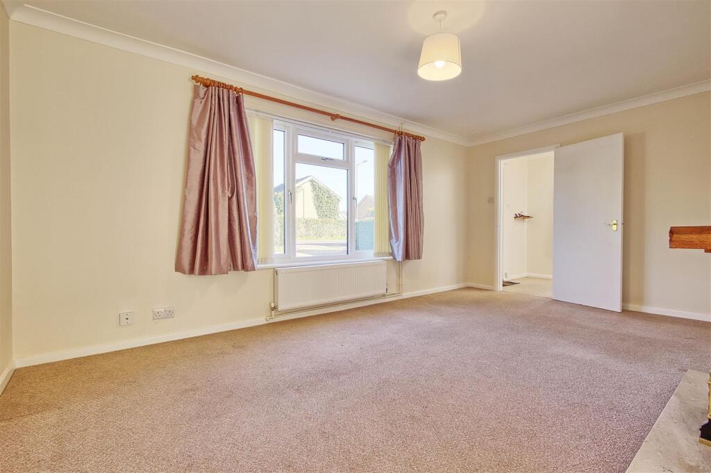 Living 3.jpg