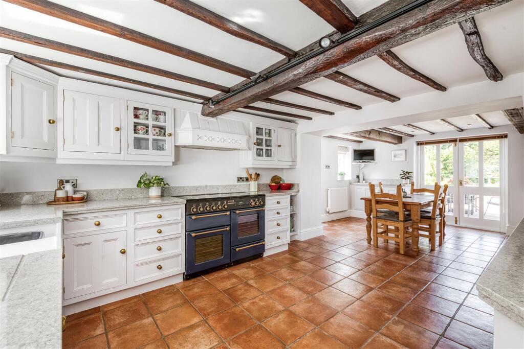 Kitchen / Dining Area