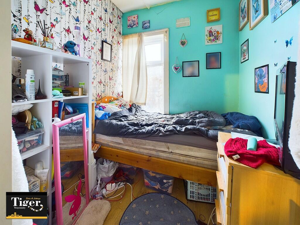 CAM02176G0-PR0438...