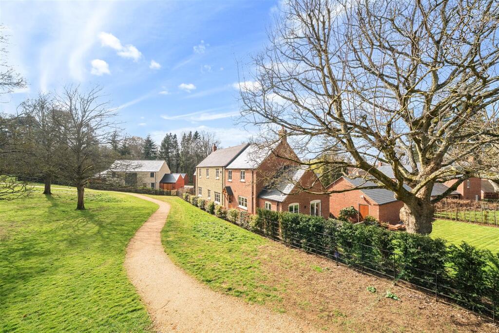 Park View House, 16 Earls Farm Way, Towcester (e) 