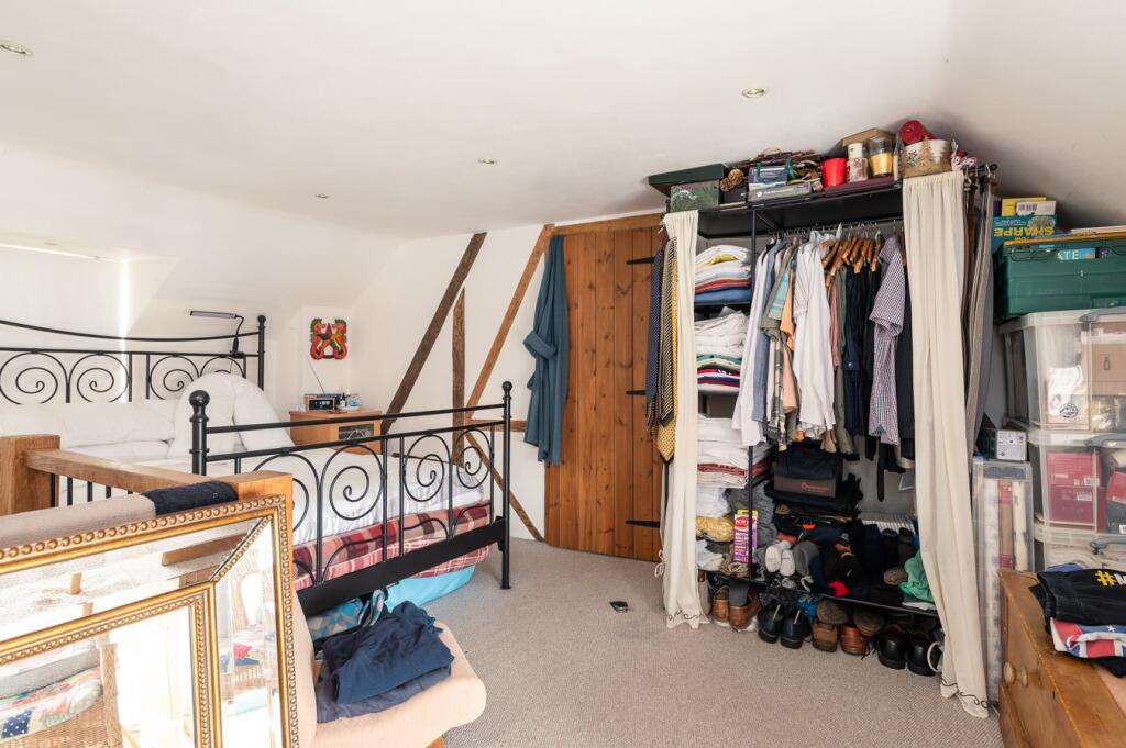 Self-Contained Flat
