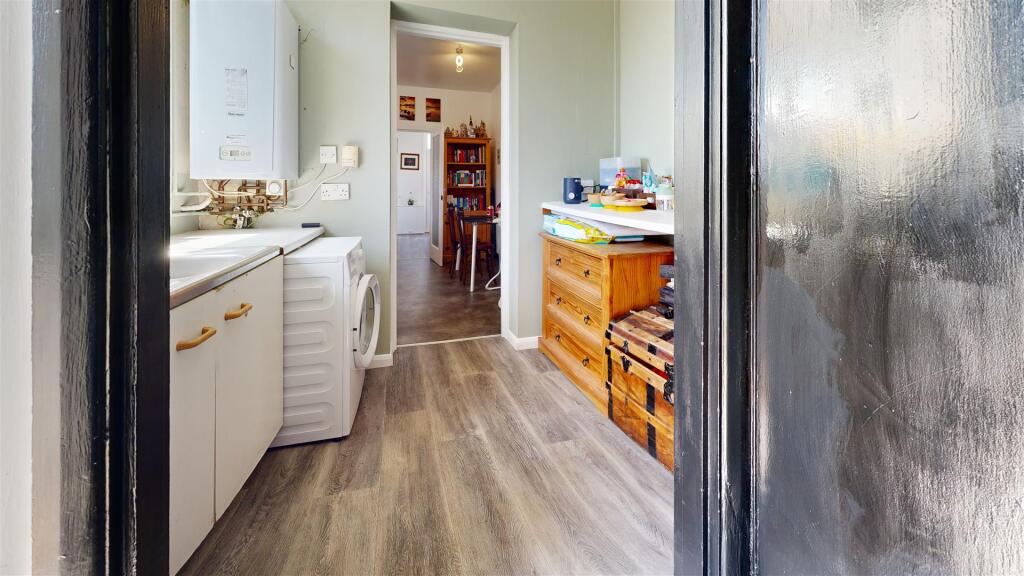 Bathroom (20).jpg