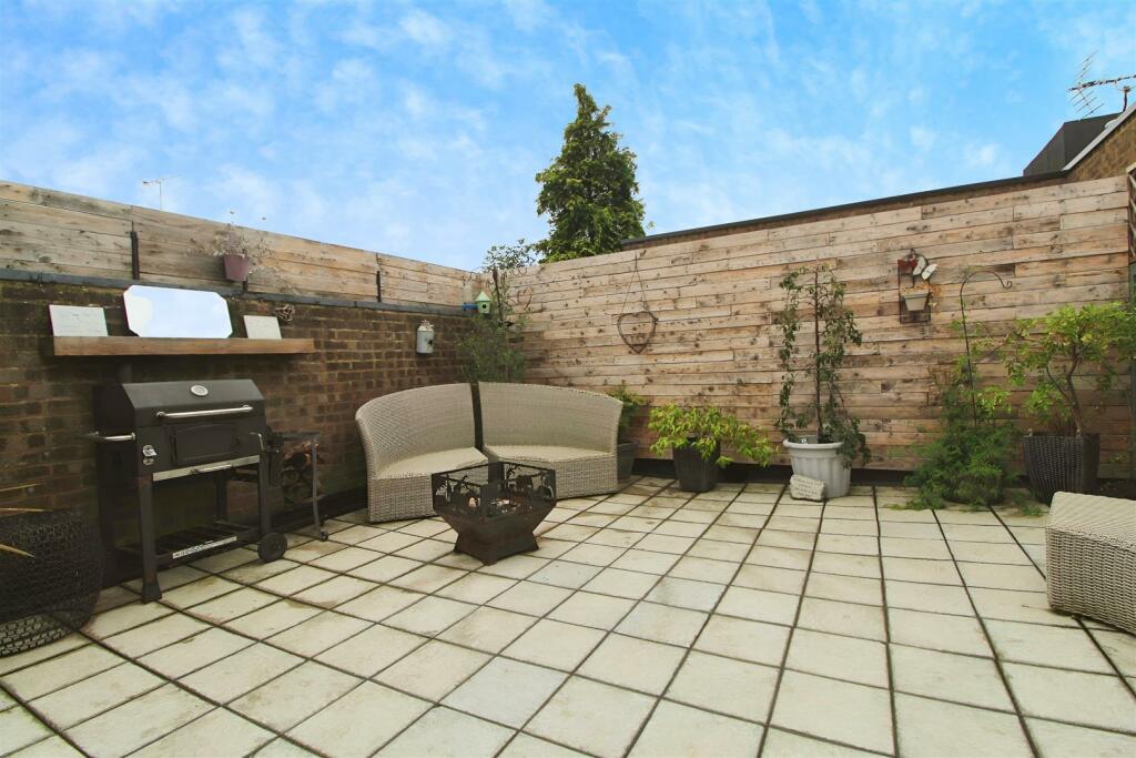382fecb1-patio 201.JPG