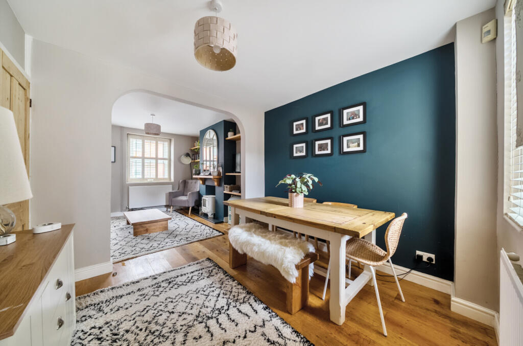 1299025-8-6838411...