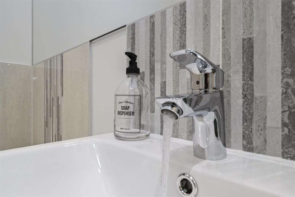 Main Bathoom
