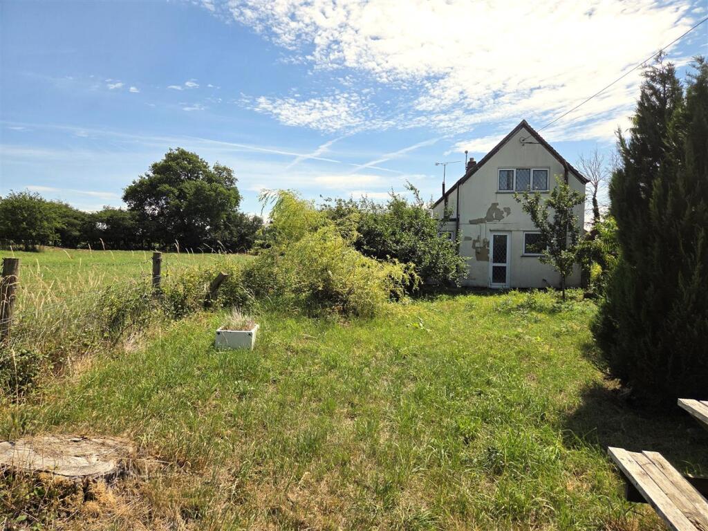 Mermaid Cottage - Side.jpg