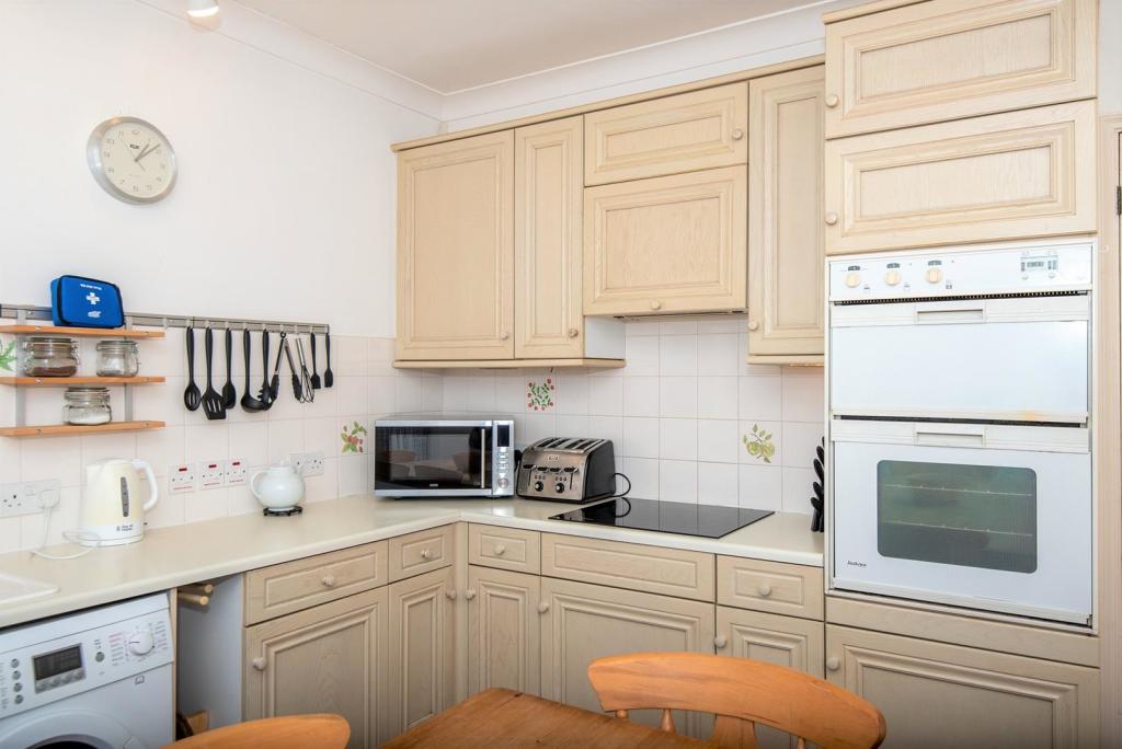 Kitchen Alt.jpg